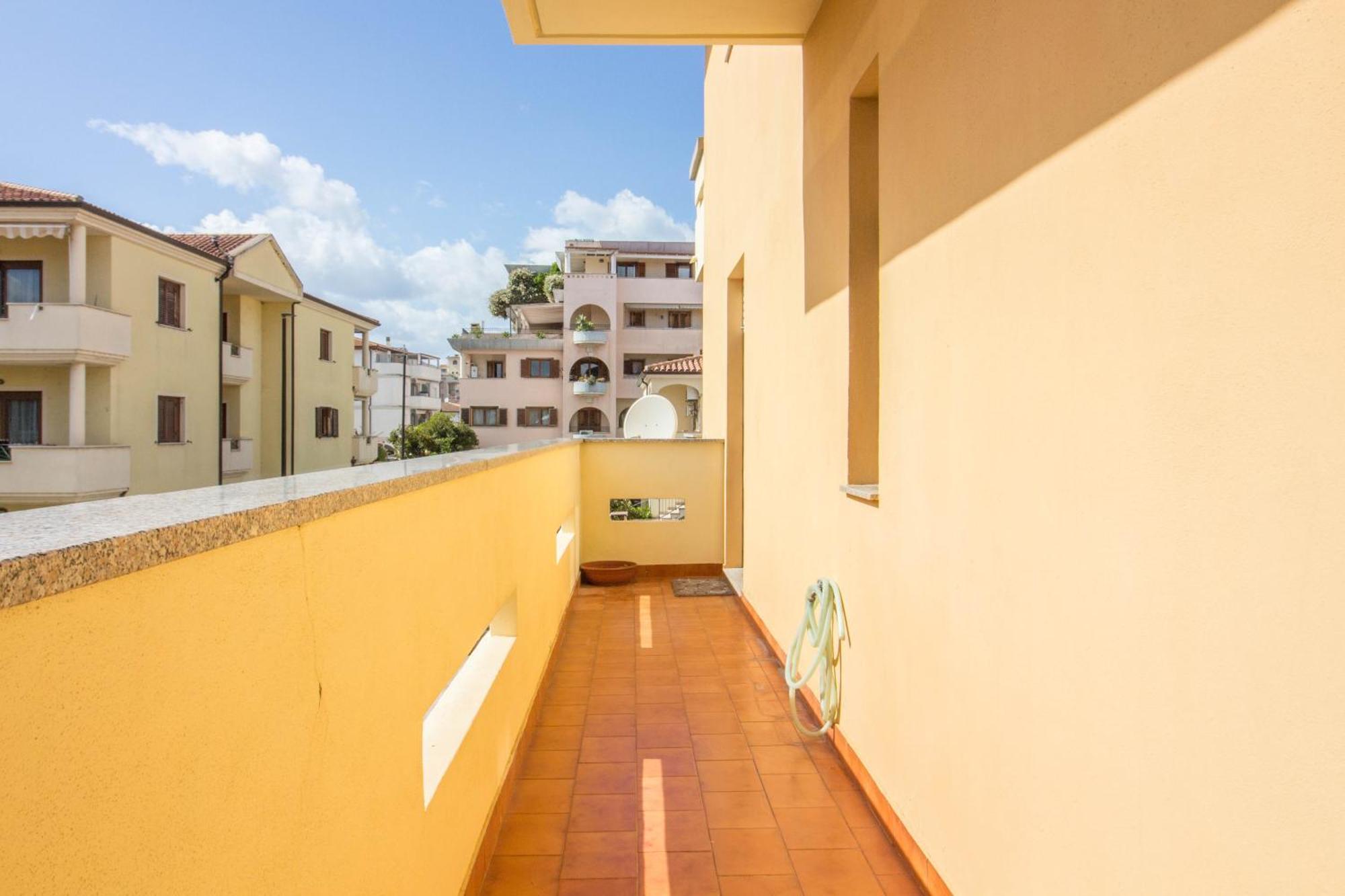 - Comfy Near The Airport! Apartment Olbia